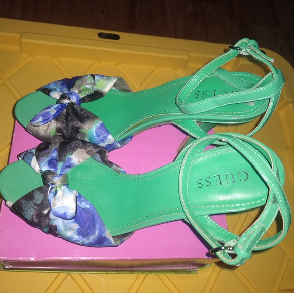 Guess Floral Platform Heels - Size 10 - Picture 5 of 7